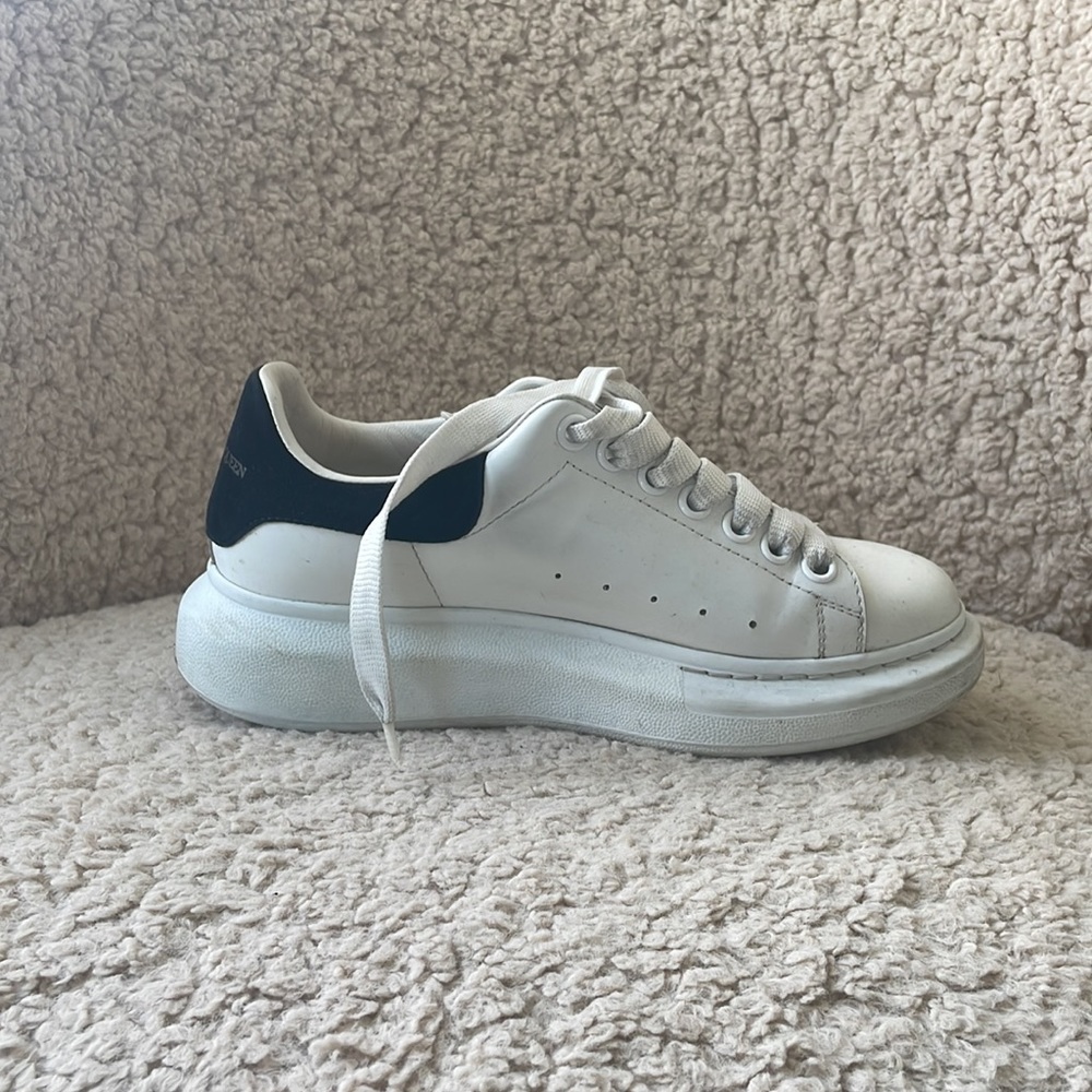 ALEXANDER McQUEEN WHITE SNEAKERS SZ 37.5